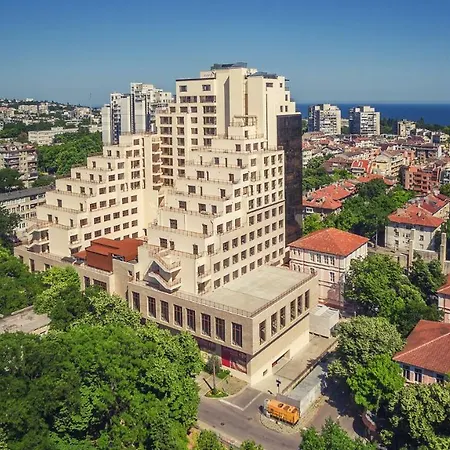студио тони в модерна сграда с фитнес в централна Varna