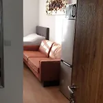 студио тони в модерна сграда с фитнес в централна