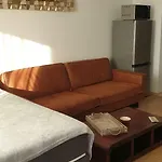 студио тони в модерна сграда с фитнес в централна ヴァルナ