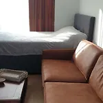 студио тони в модерна сграда с фитнес в централна ヴァルナ