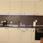 студио тони в модерна сграда с фитнес в централна アパート