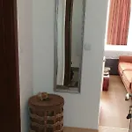 アパート студио тони в модерна сграда с фитнес в централна ヴァルナ