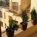 アパート студио тони в модерна сграда с фитнес в централна ヴァルナ